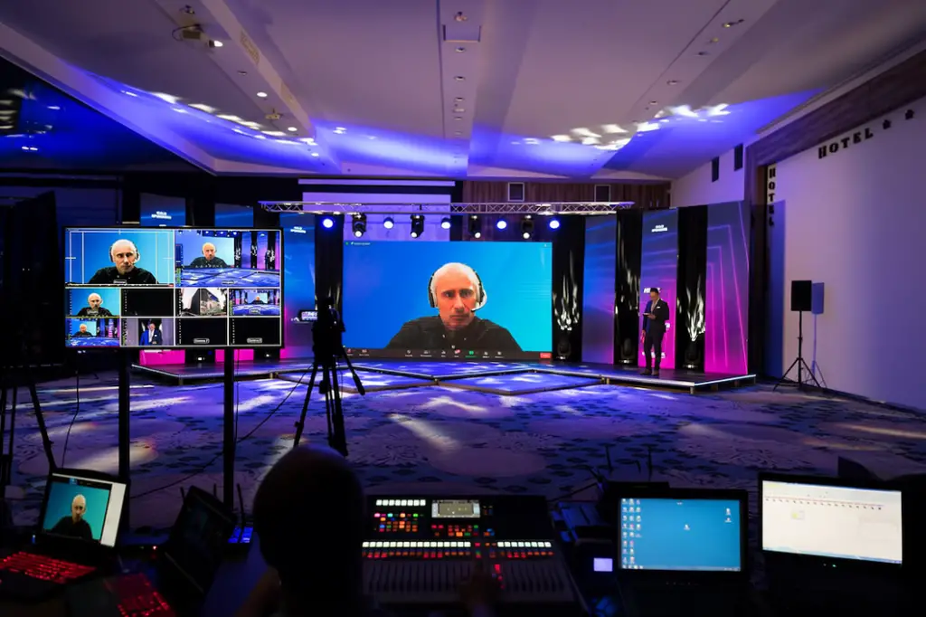 How the 360 degree booth experience works at events across the UAE